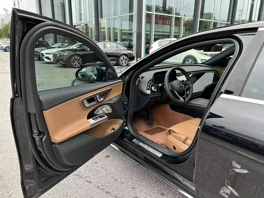 Mercedes-Benz E-Class 2025 — фото 11