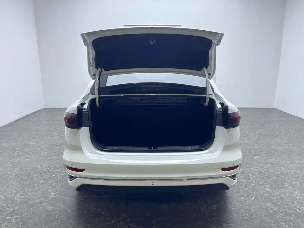 Geely Emgrand 2026