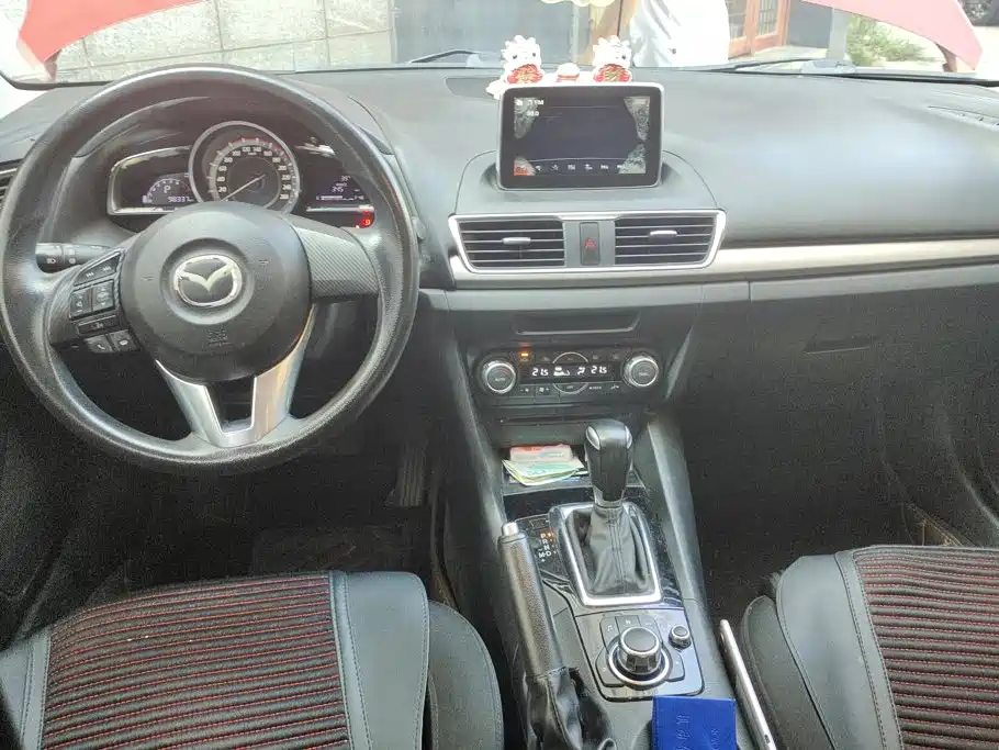 Mazda 3 Axela 2016 — фото 12