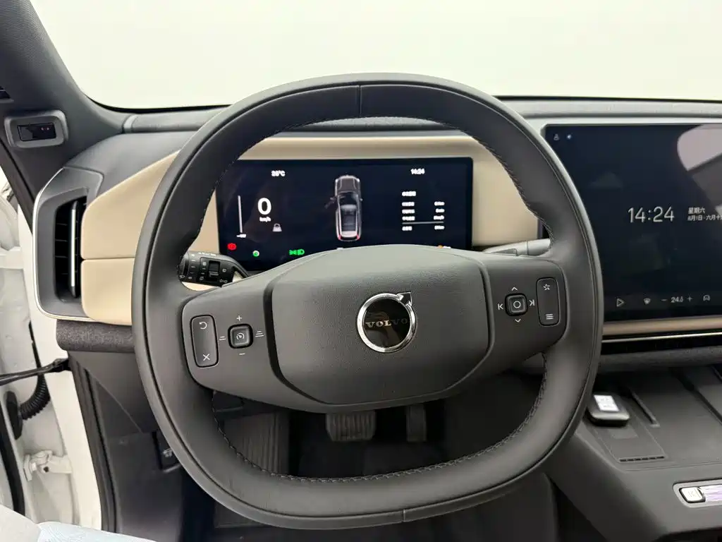 Volvo XC70 Plug-In Hybrid 2026 — фото 10