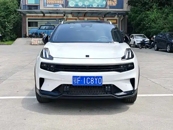 Lynk & Co 06 2023