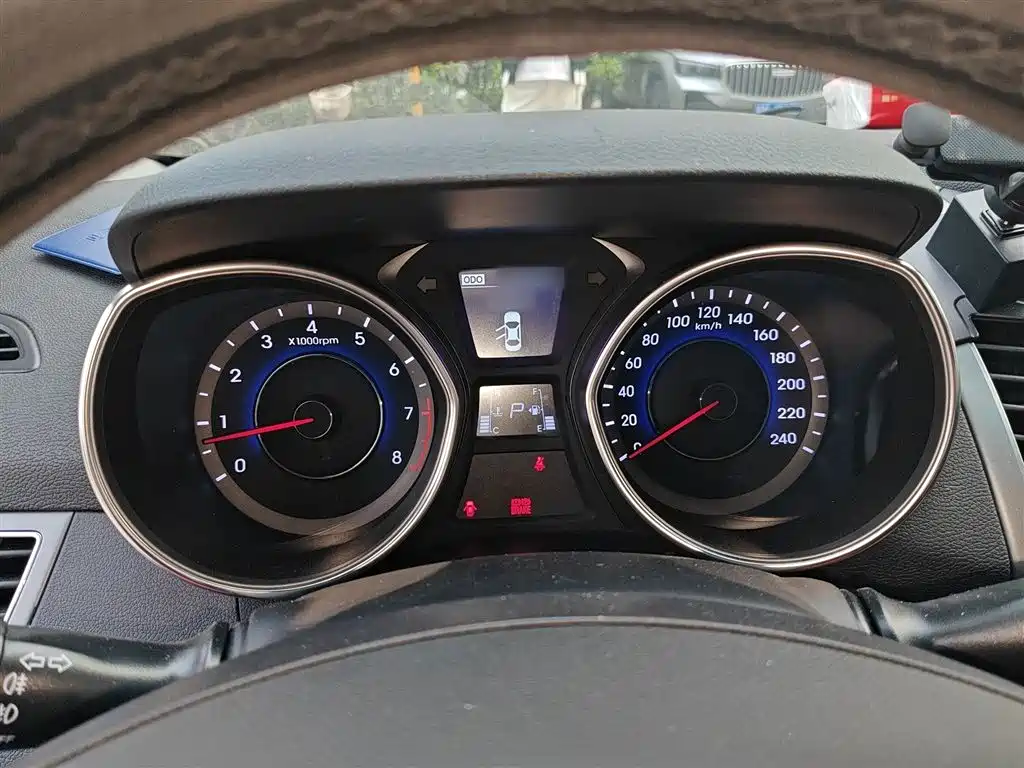 Hyundai Elantra Langdong 2015 — фото 4