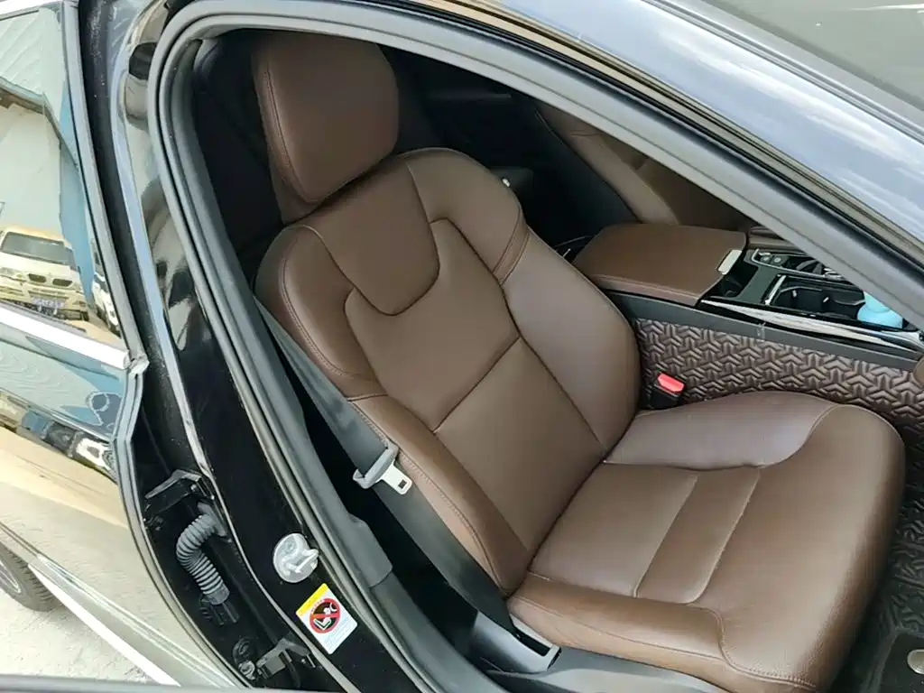 Volvo S90 Plug-In Hybrid 2023 — фото 20