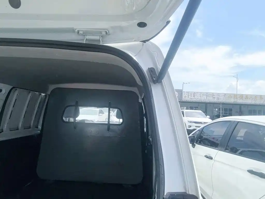 Wuling Hongguang PLUS 2020 — фото 25