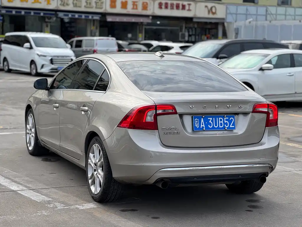 Volvo S60 2015 — фото 4
