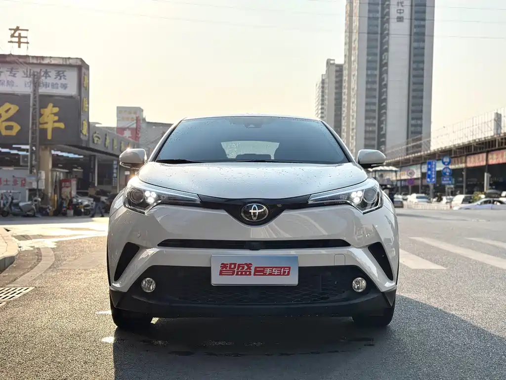 Toyota C-HR 2020 — фото 2