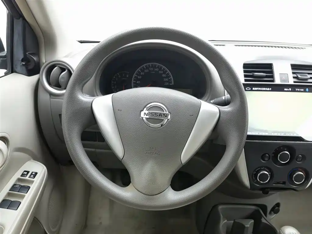 Nissan Sunny 2017 — фото 11