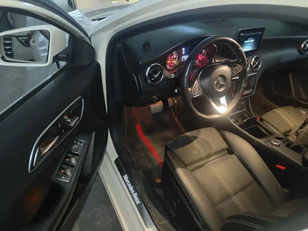 Mercedes-Benz A-Class 2017 — фото 16
