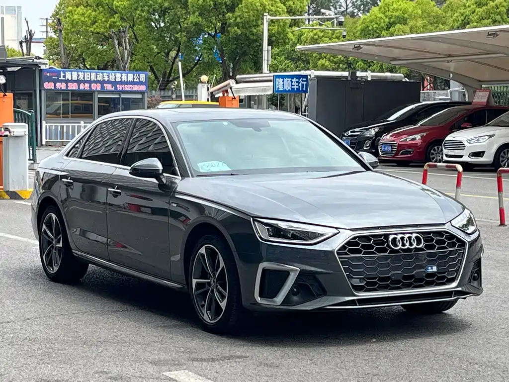 Audi A4L 2021 — фото 17