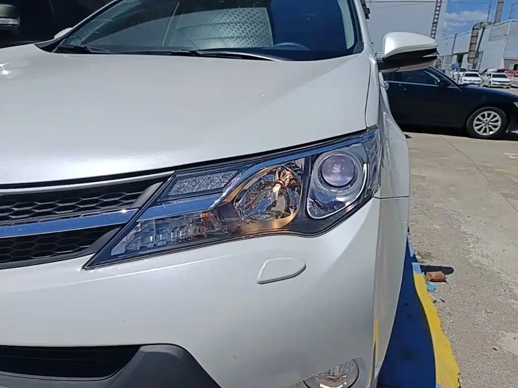 Toyota RAV4 2016 — фото 18