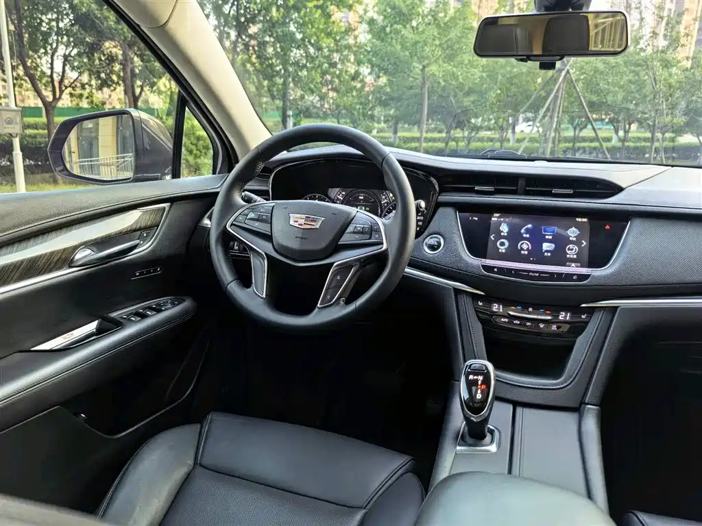 Cadillac XT5 2019 — фото 11