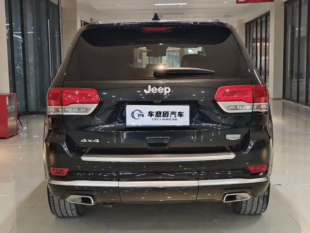 Jeep Grand Cherokee 2018 — фото 16