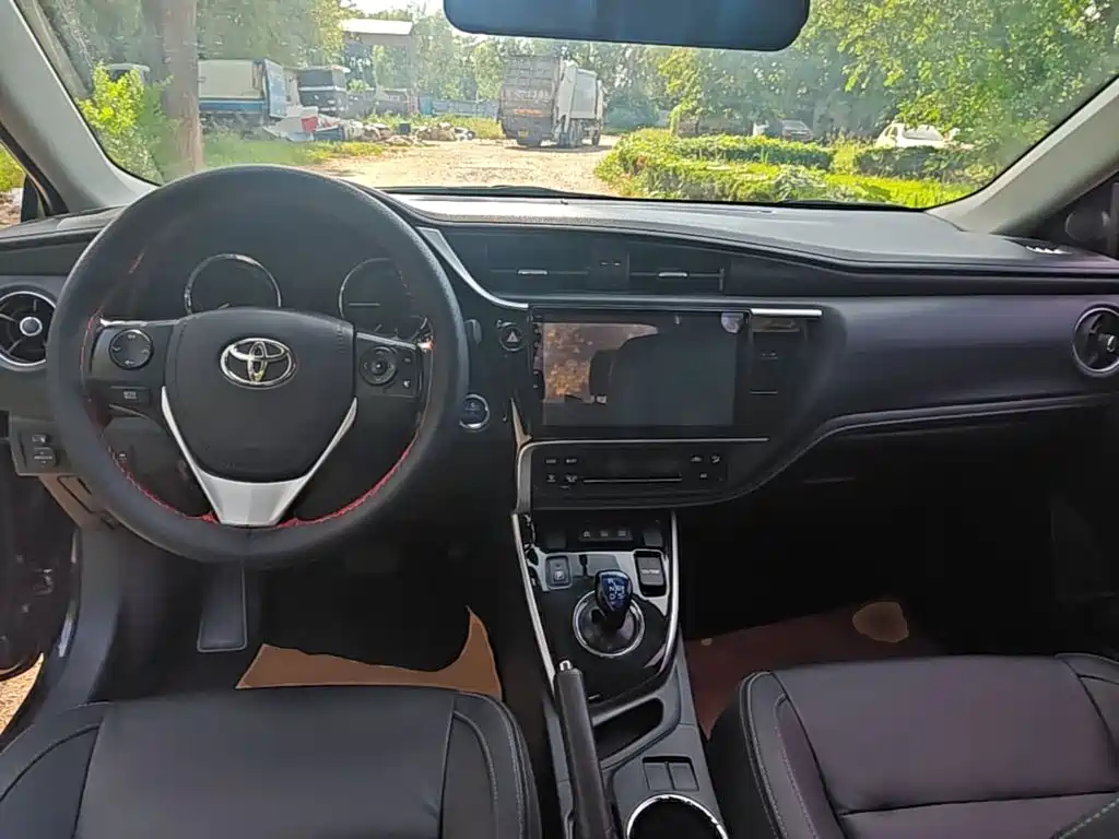 Toyota Corolla 2018 — фото 10