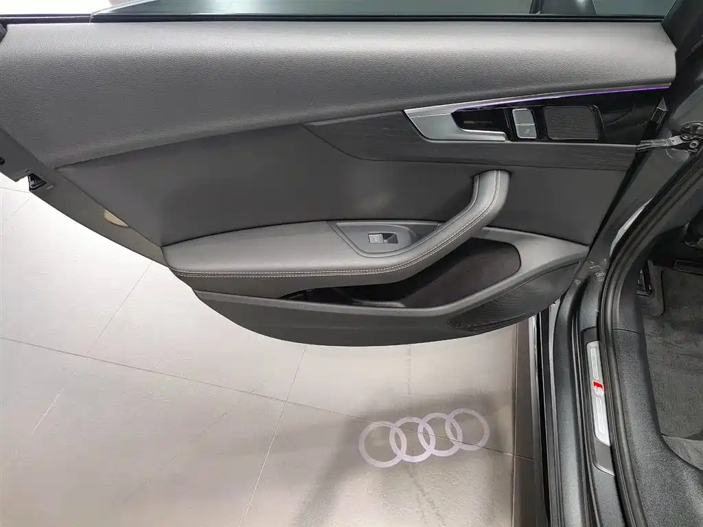Audi A4L 2024 — фото 25