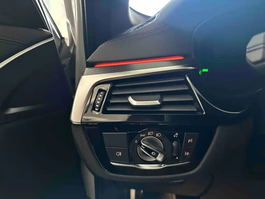 BMW 5 Series 2021 — фото 10