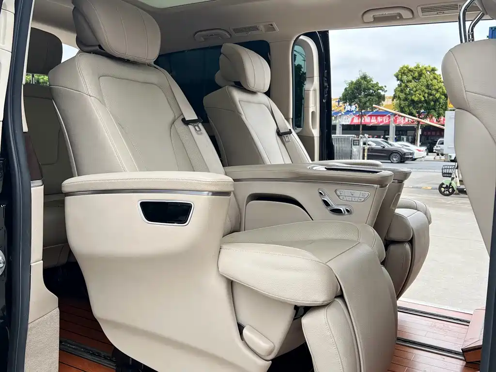 Mercedes-Benz V-Class 2022 — фото 23
