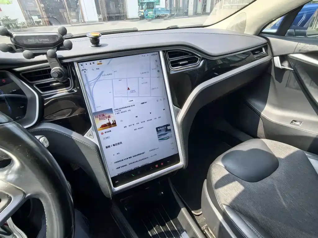 Tesla Model S 2016 — фото 14
