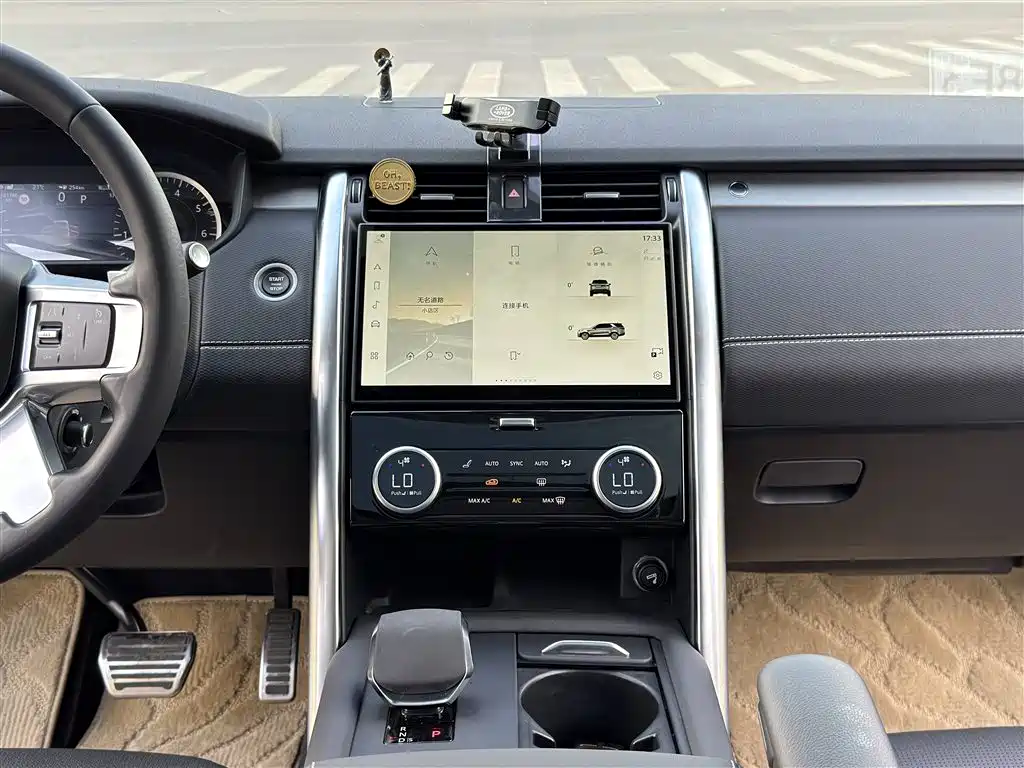 Land Rover Discovery 2023 — фото 10