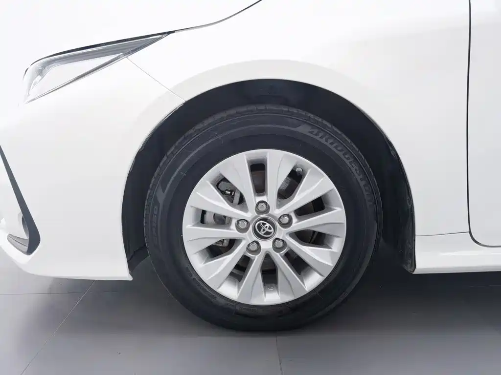 Toyota Corolla 2023 — фото 17