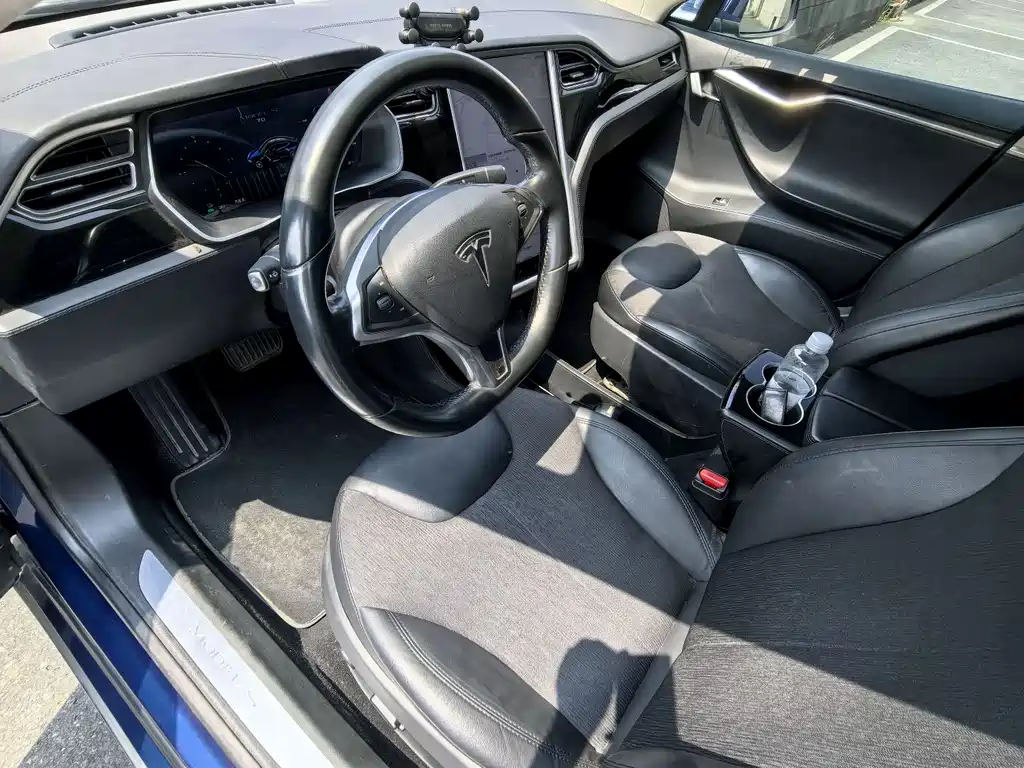 Tesla Model S 2016 — фото 12