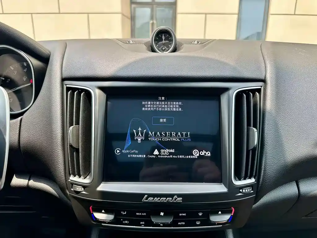 Maserati Levante 2016 — фото 20
