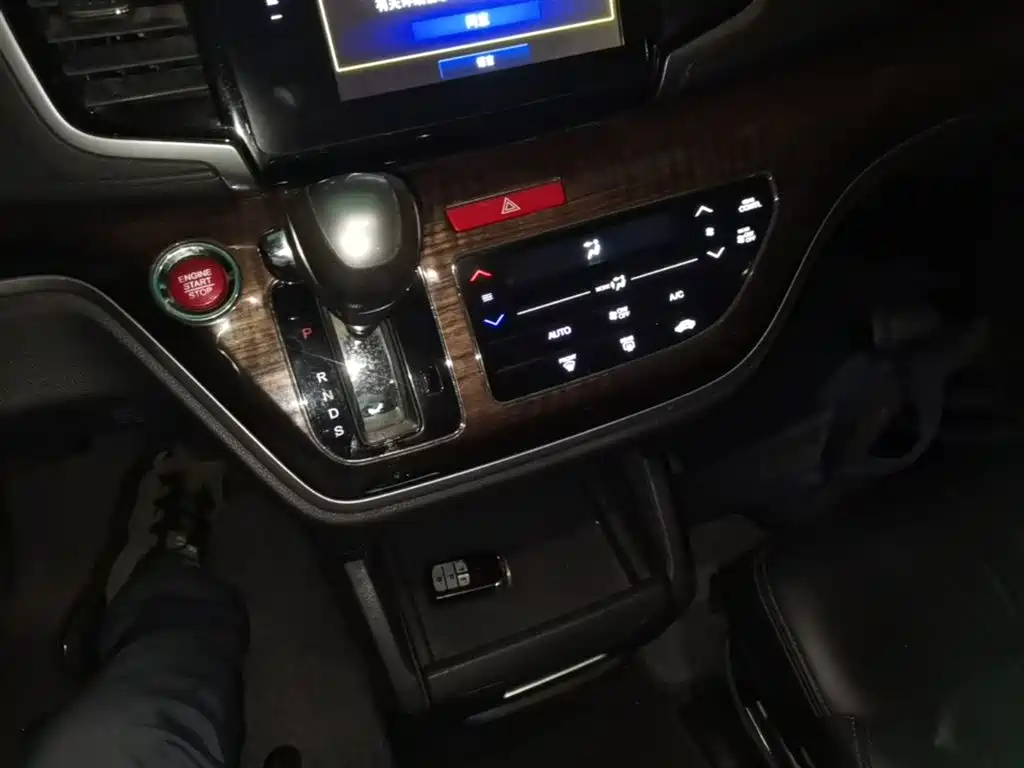 Honda Odyssey 2016 — фото 14