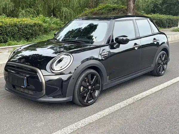 MINI MINI 2023
