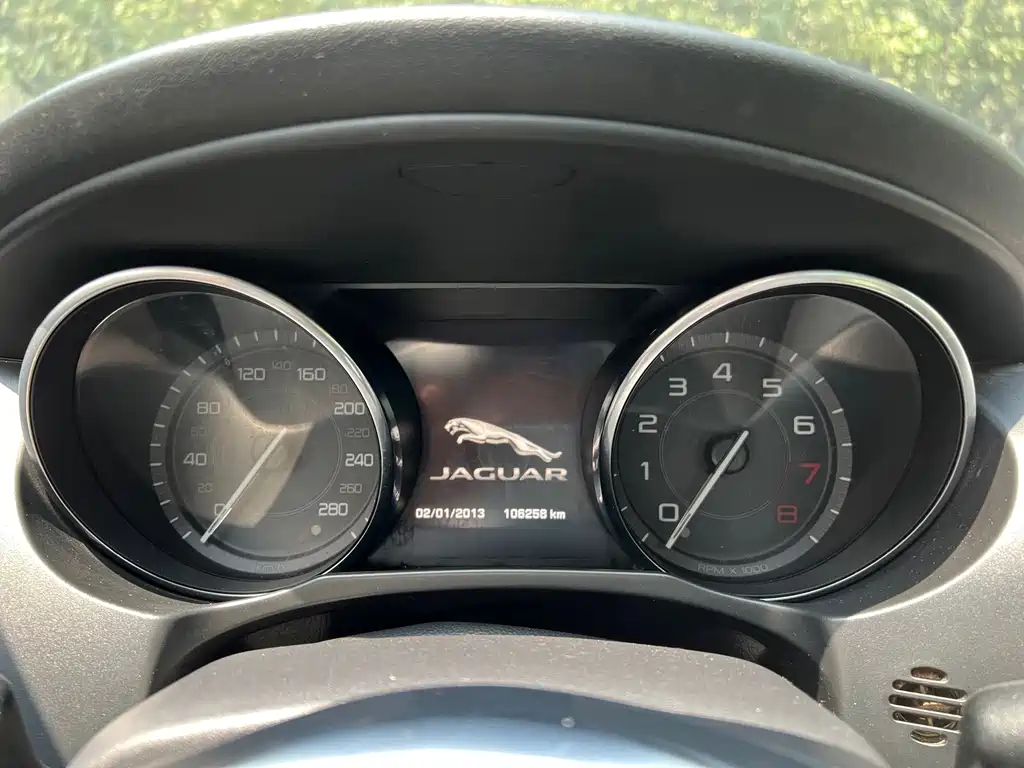 Jaguar XE 2016 — фото 9