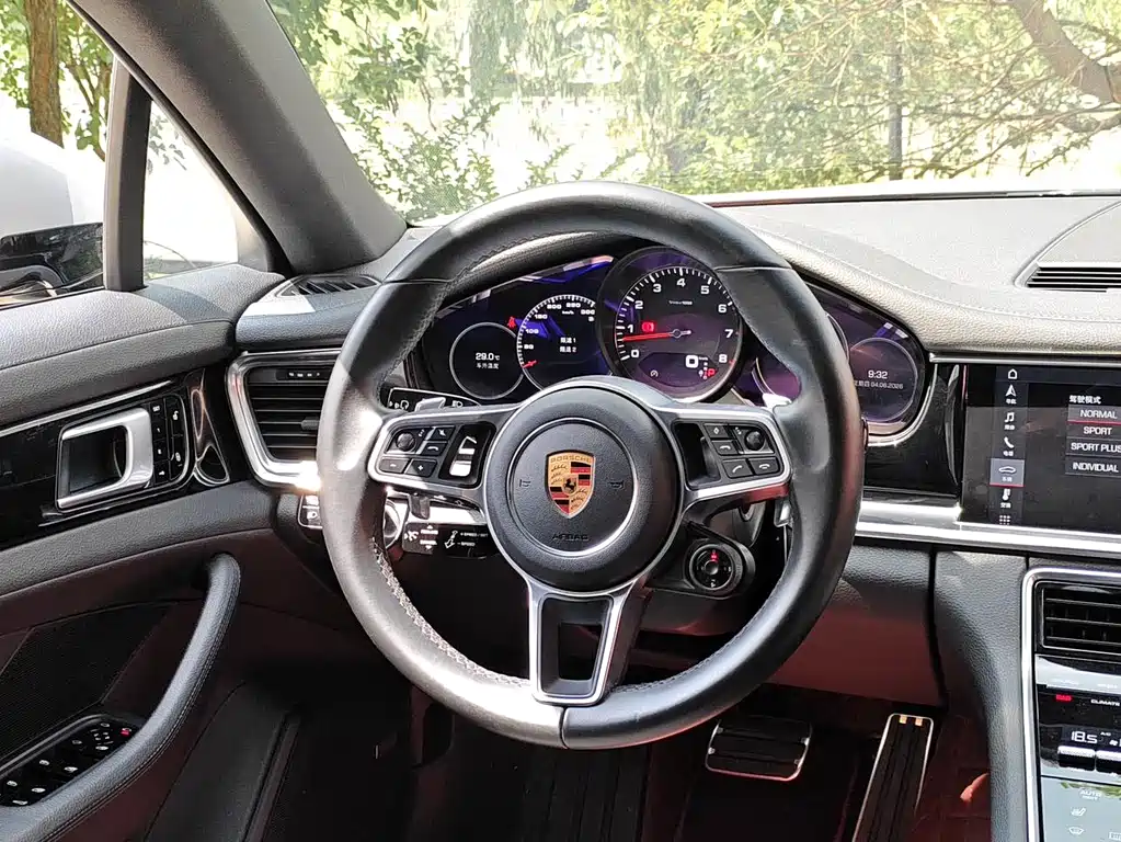 Porsche Panamera 2017 — фото 15