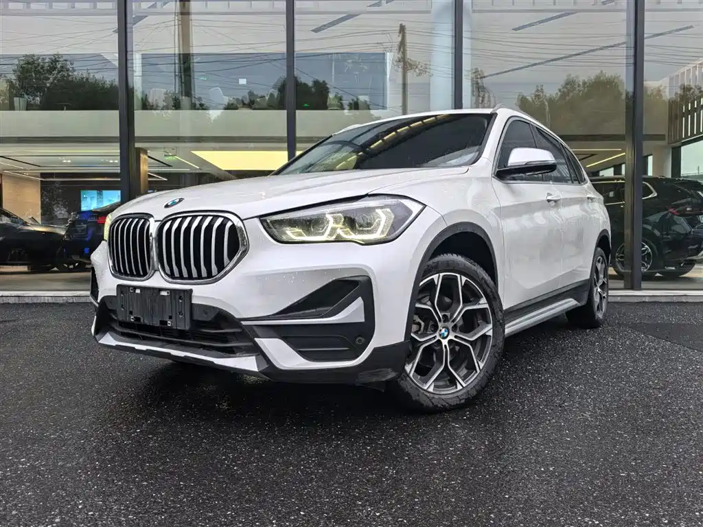 BMW X1 2022 — фото 1