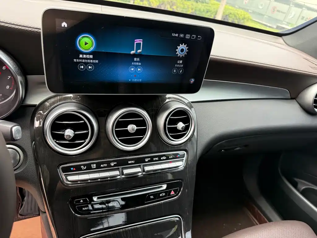 Mercedes-Benz GLC 2018 — фото 25