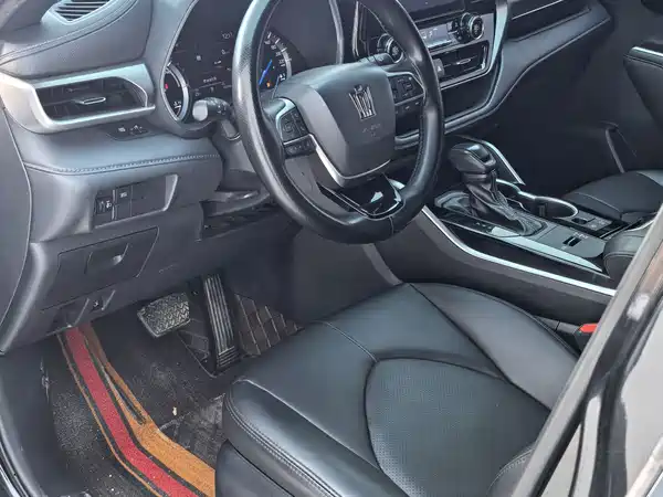 Toyota Crown Kluger 2022