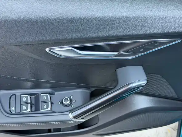 Audi Q2L 2023