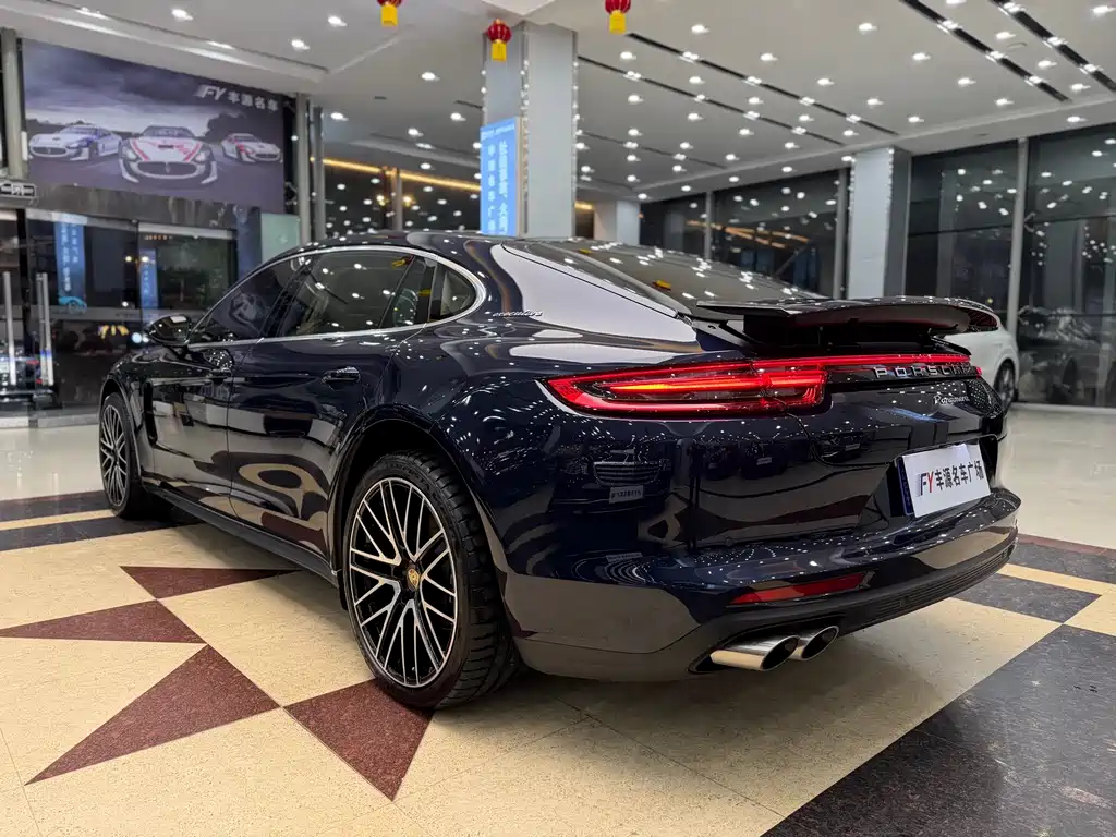 Porsche Panamera 2018 — фото 29
