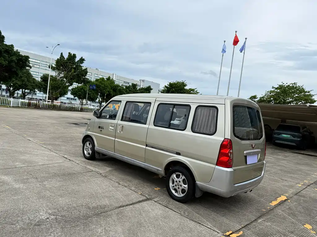 Wuling Rongguang 2014