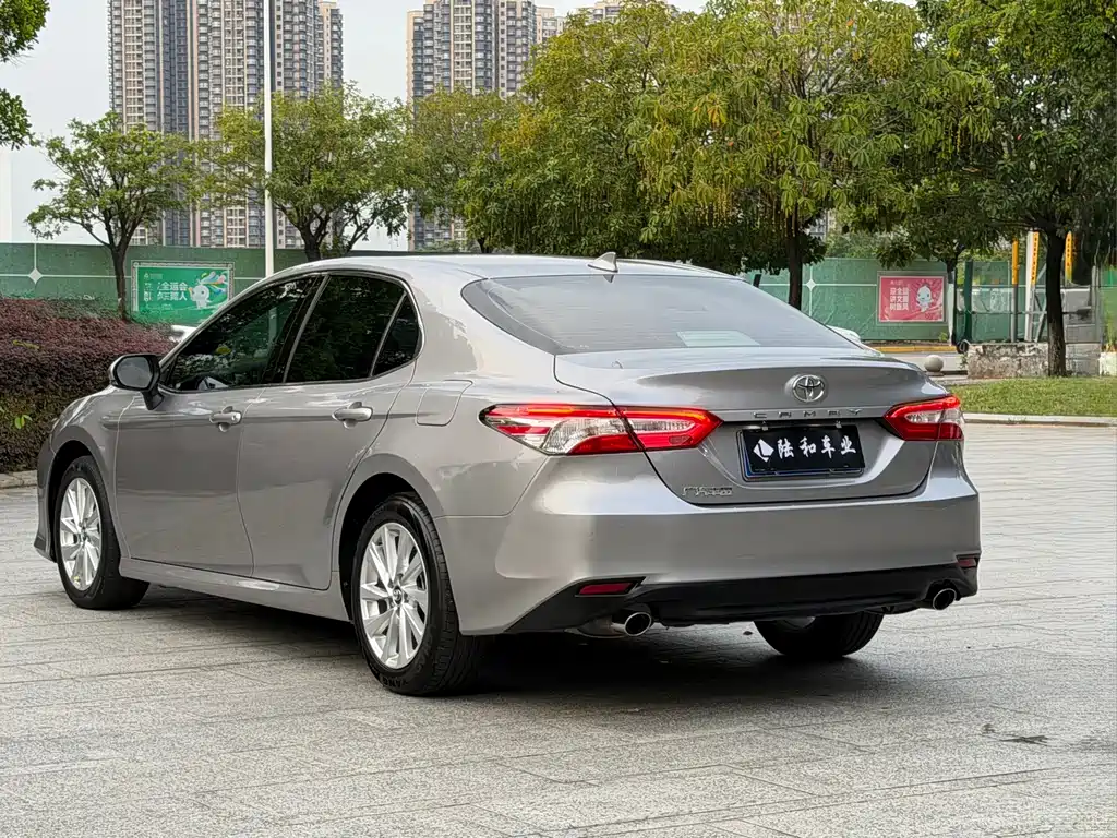Toyota Camry 2023 — фото 21