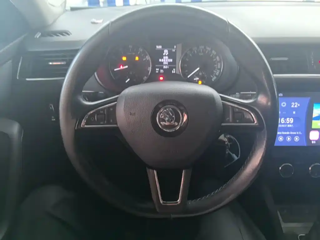 Skoda Octavia 2017 — фото 11