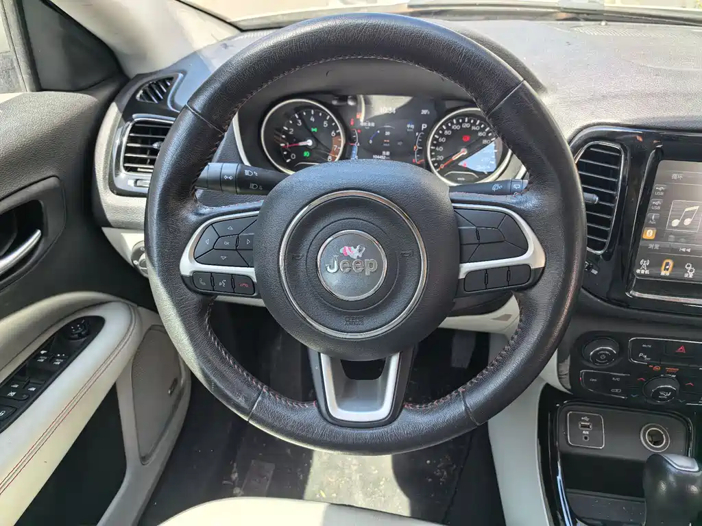 Jeep Compass 2017 — фото 14