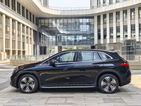 Mercedes-Benz EQE SUV 2025