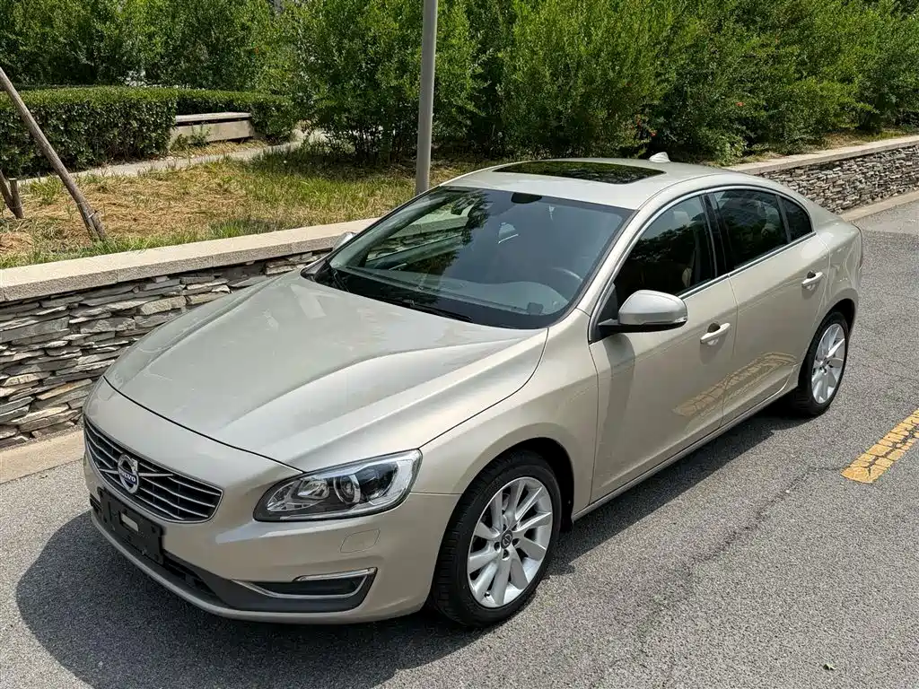 Volvo S60 2016 — фото 1