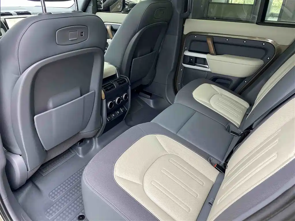 Land Rover Defender 2022 — фото 11