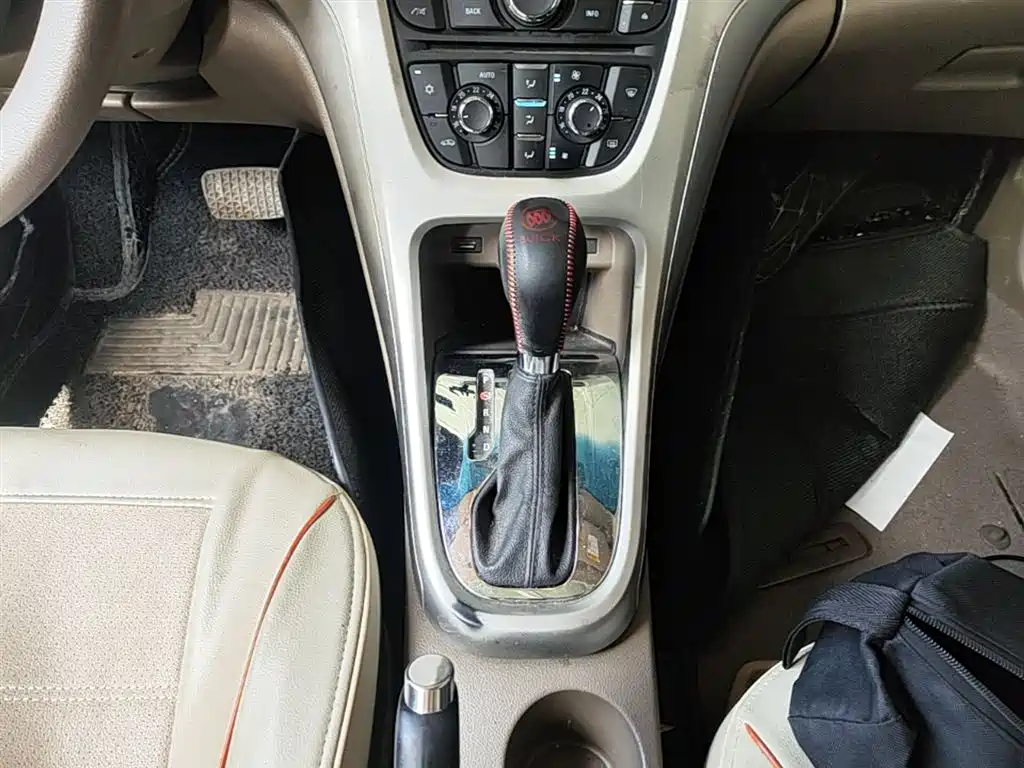 Buick Excelle 2015 — фото 14
