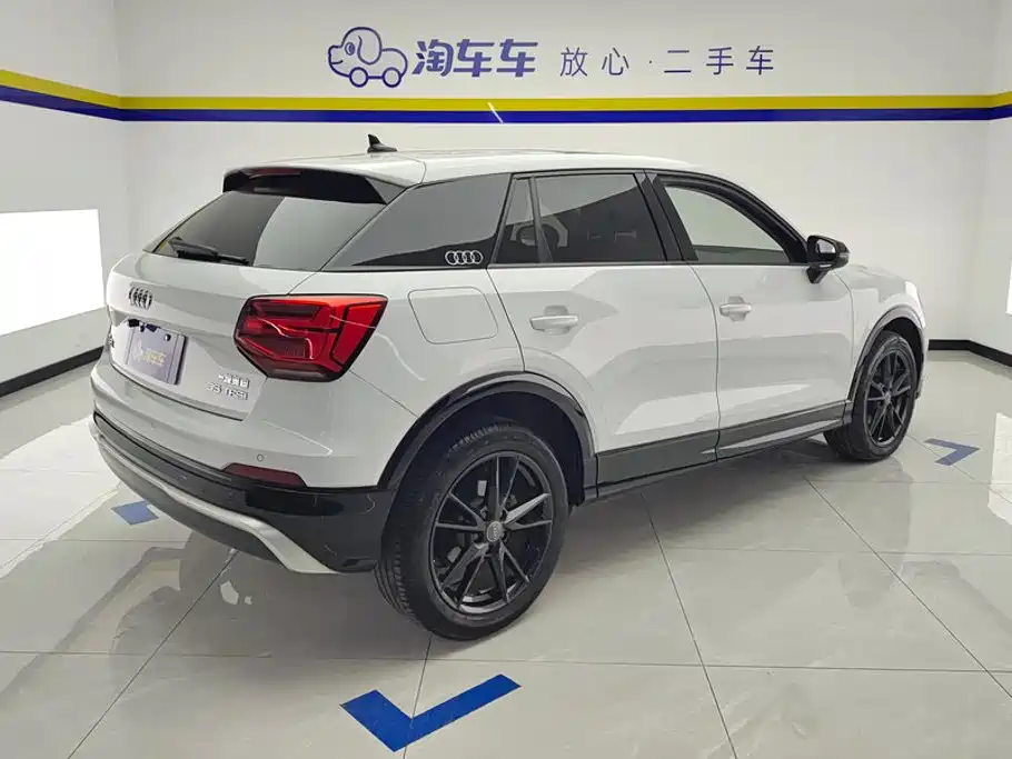 Audi Q2L 2019