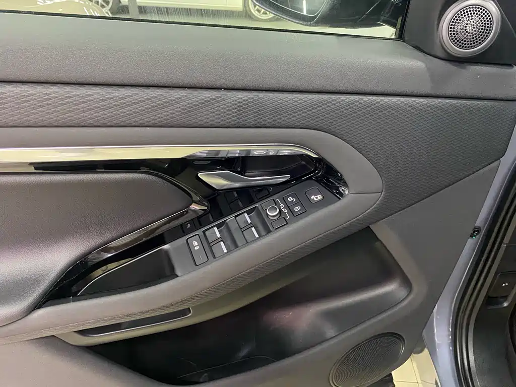 Land Rover Evoque 2021 — фото 17
