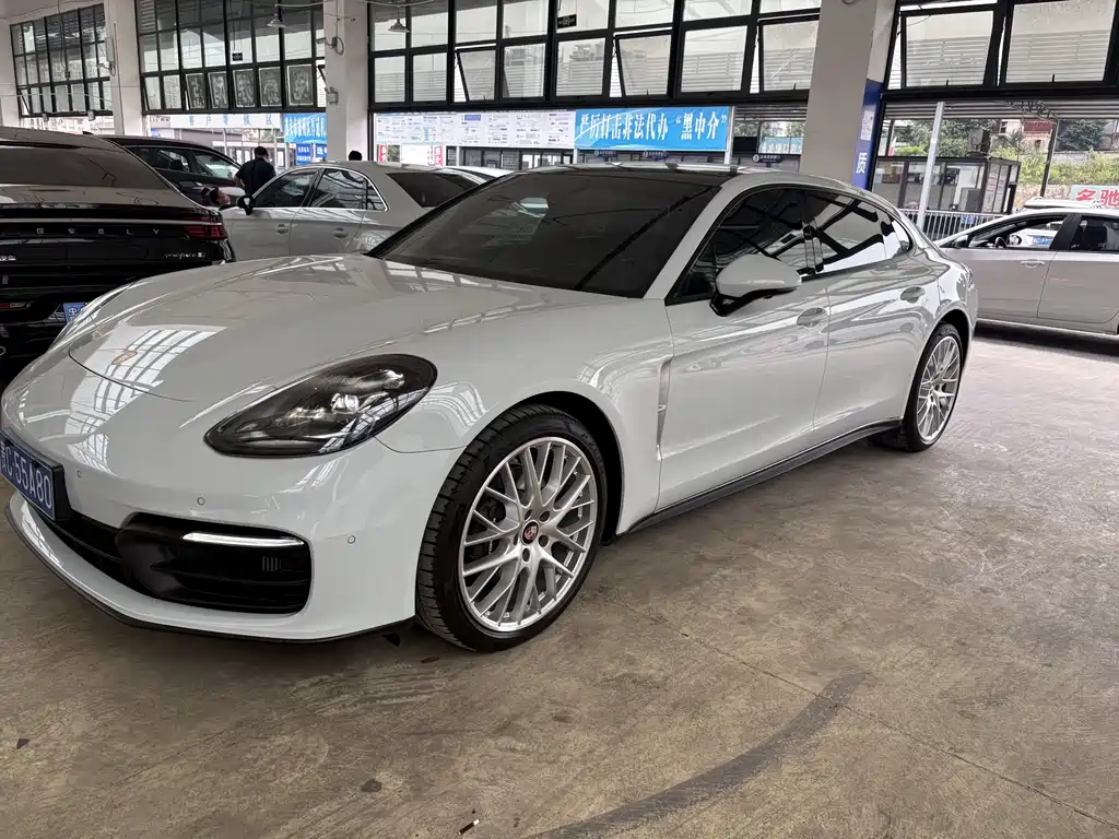 Porsche Panamera 2023