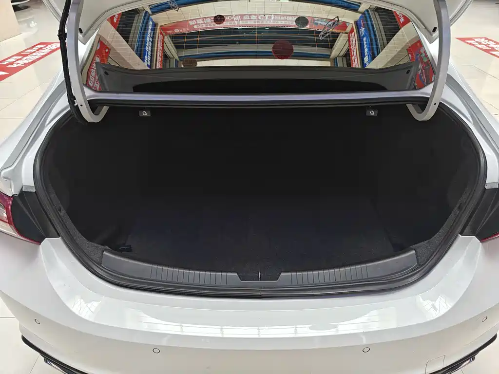 Chevrolet Malibu XL 2022 — фото 14