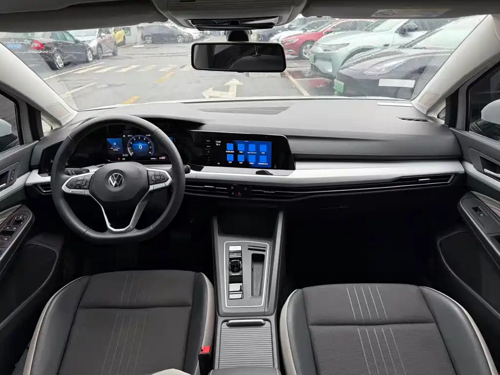 Volkswagen Golf 2024
