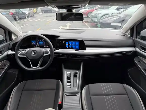 Volkswagen Golf 2024