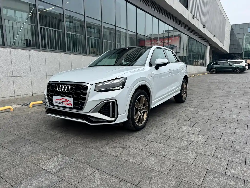 Audi Q2L 2023 — фото 1