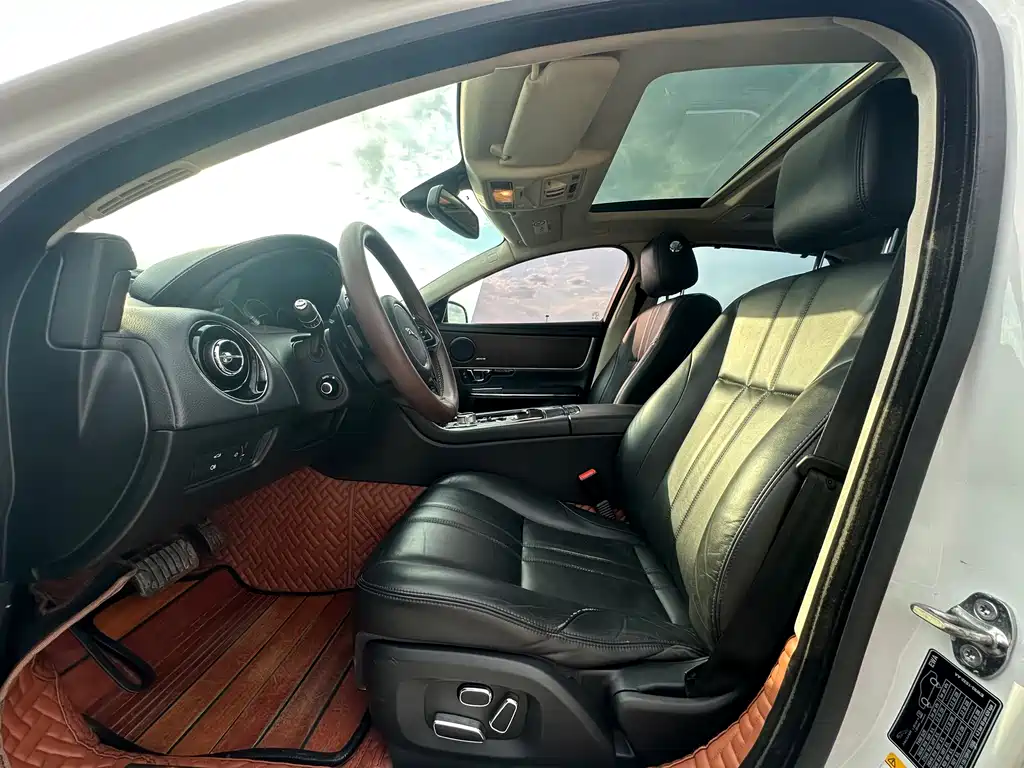 Jaguar XJ 2016 — фото 14